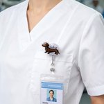 Personalisiertes einziehbares Dackel Ausweisjojo | mit Namen | aus Acryl | Abschied Geburtstag Geschenk für Kollegen Hundeliebhaber