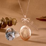 Collana con medaglione personalizzato con foto della Vergine Maria e fiocco Gioielli squisiti Regalo di battesimo e compleanno per donne cristiane