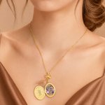 Collana con medaglione personalizzato con foto della Vergine Maria e fiocco Gioielli squisiti Regalo di battesimo e compleanno per donne cristiane